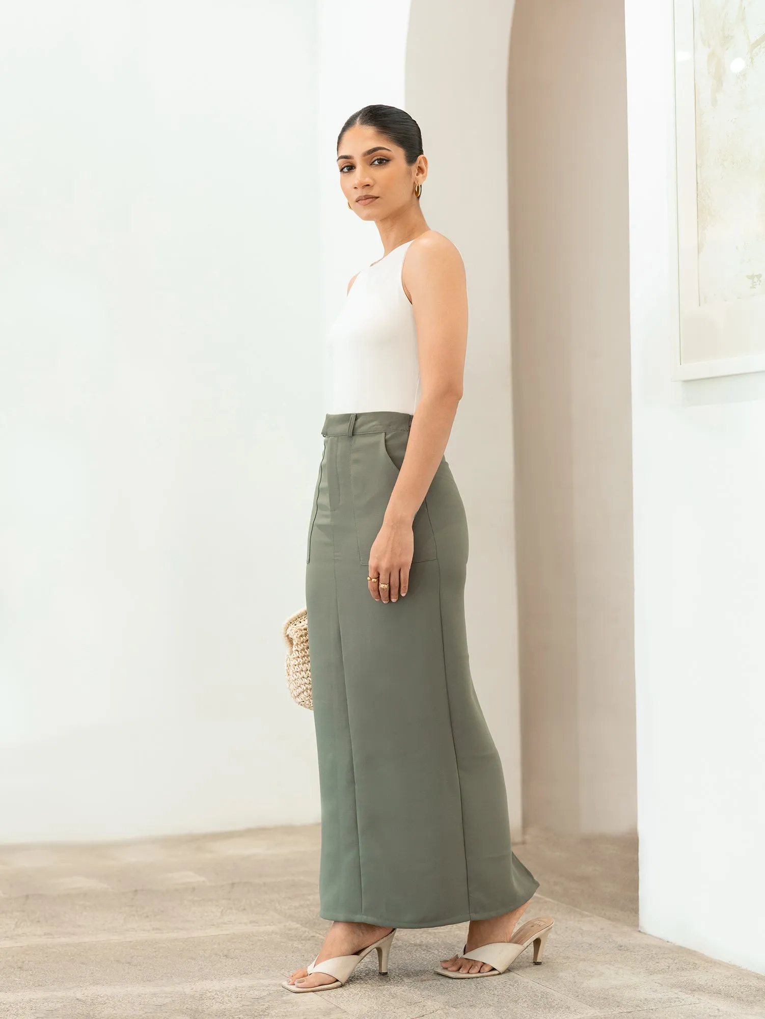 Back Elasticated Out Pocket Detailed Midi Skirt