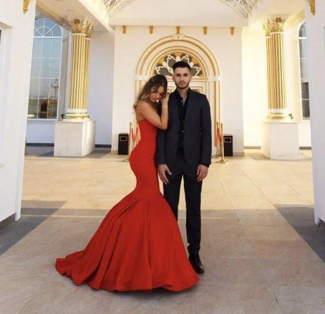 Red Chic Strapless Sleeveless Sweetheart Mermaid Satin Full-length Prom SWK13348