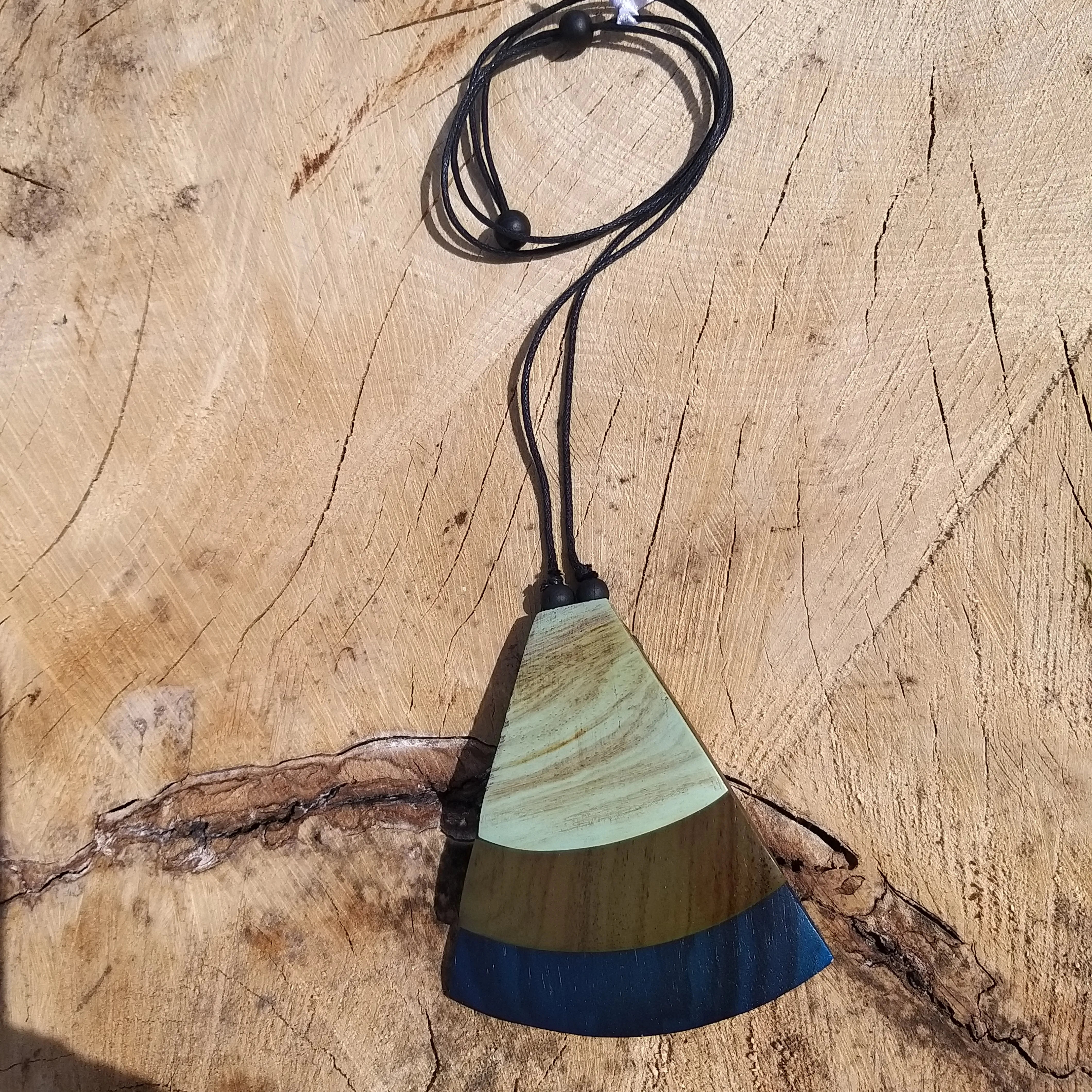 Stylish Tilly Over Lapped Fan Necklace