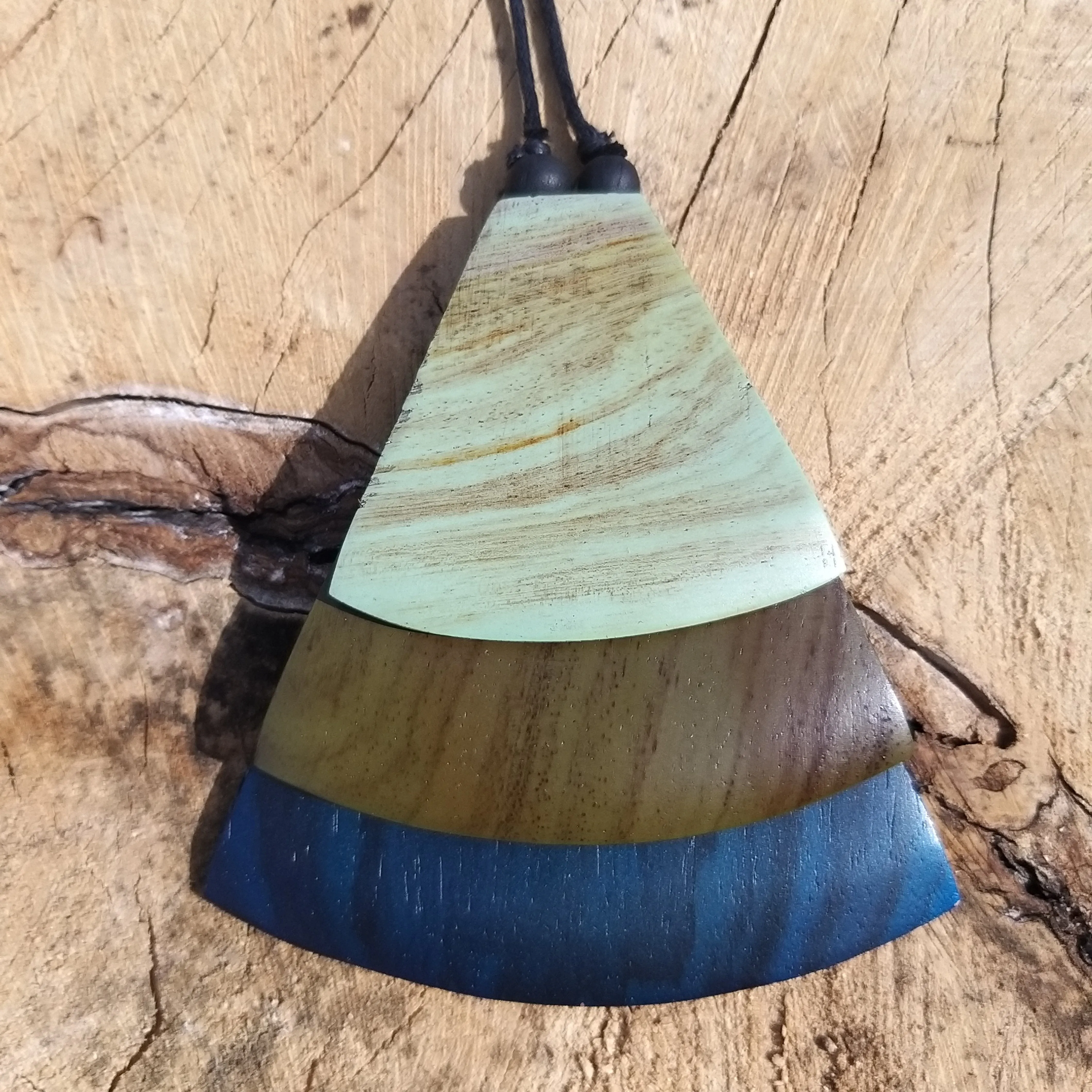 Stylish Tilly Over Lapped Fan Necklace